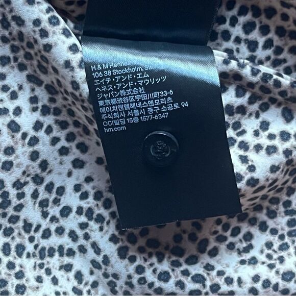 𝅺H&M Brown Animal Print Button Down Shirt Long Sleeve Wrists Buttoned Size 2 - Picture 7 of 9